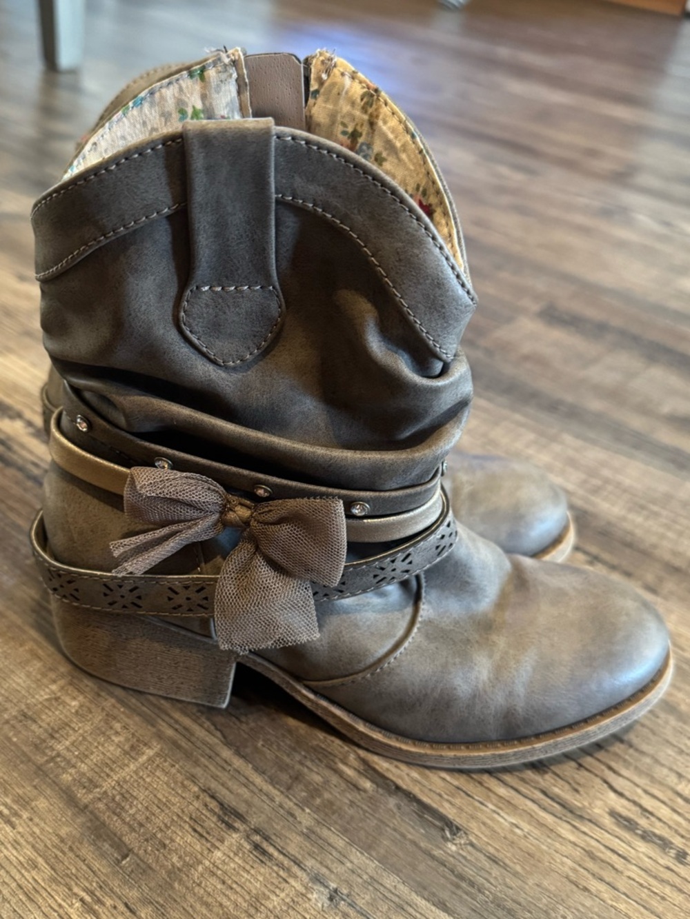 Jellypop Girls Gray Bow Accent Mid-Calf Boots